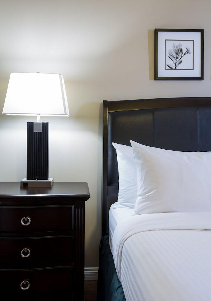 Capital Suites Yellowknife Bagian luar foto