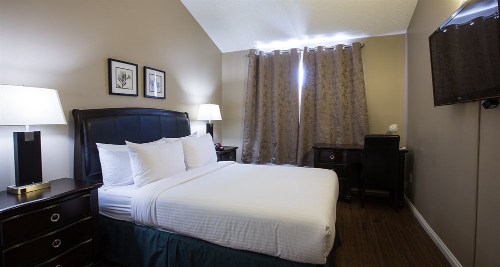 Capital Suites Yellowknife Bagian luar foto