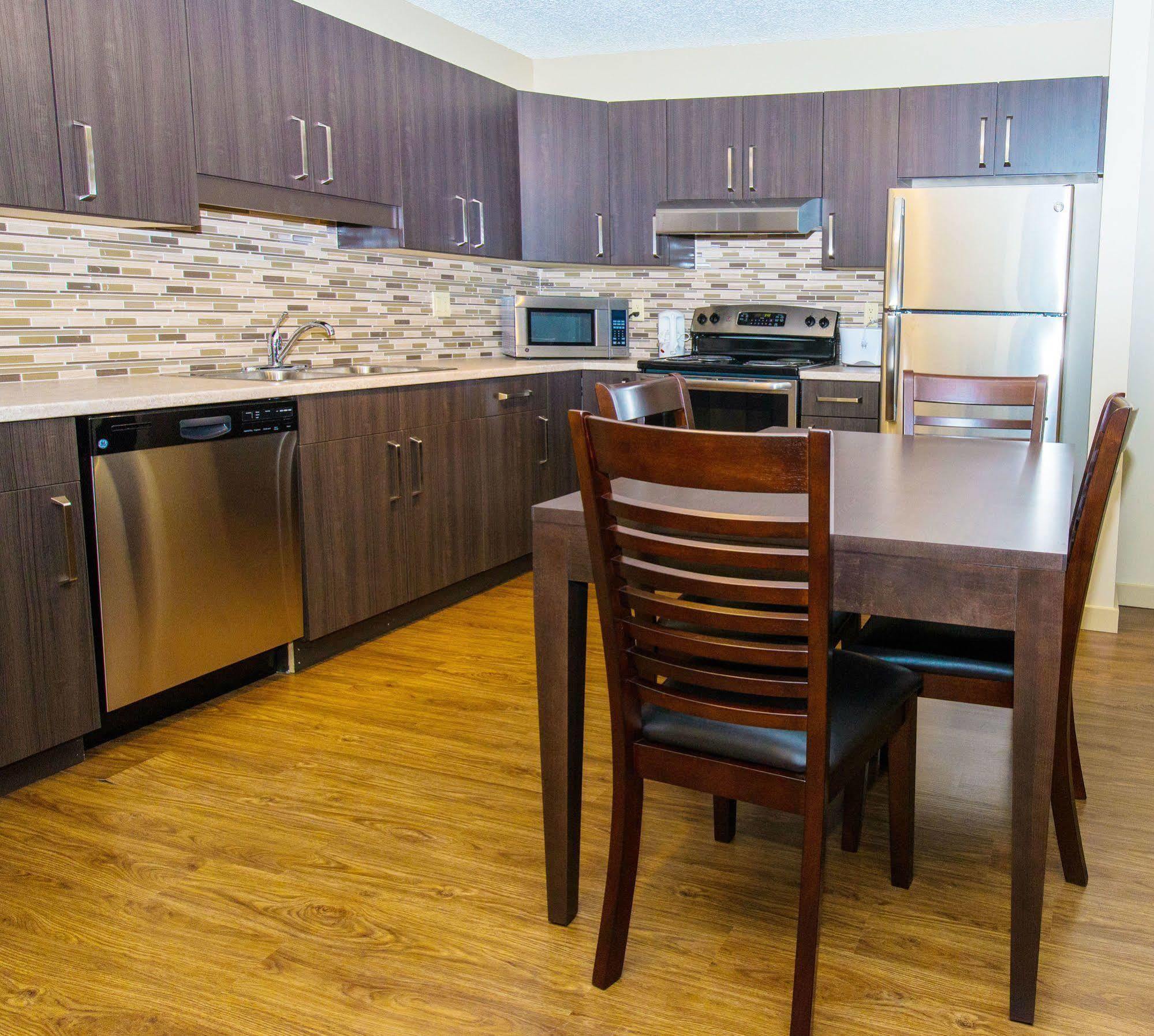 Capital Suites Yellowknife Bagian luar foto