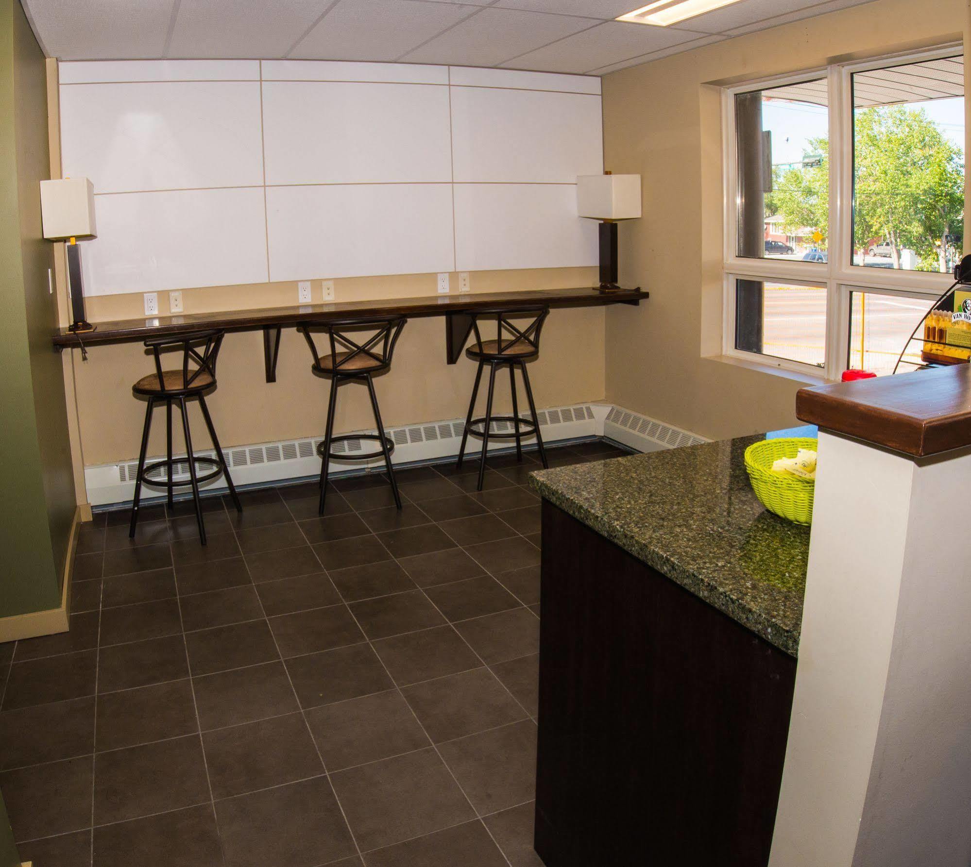 Capital Suites Yellowknife Bagian luar foto
