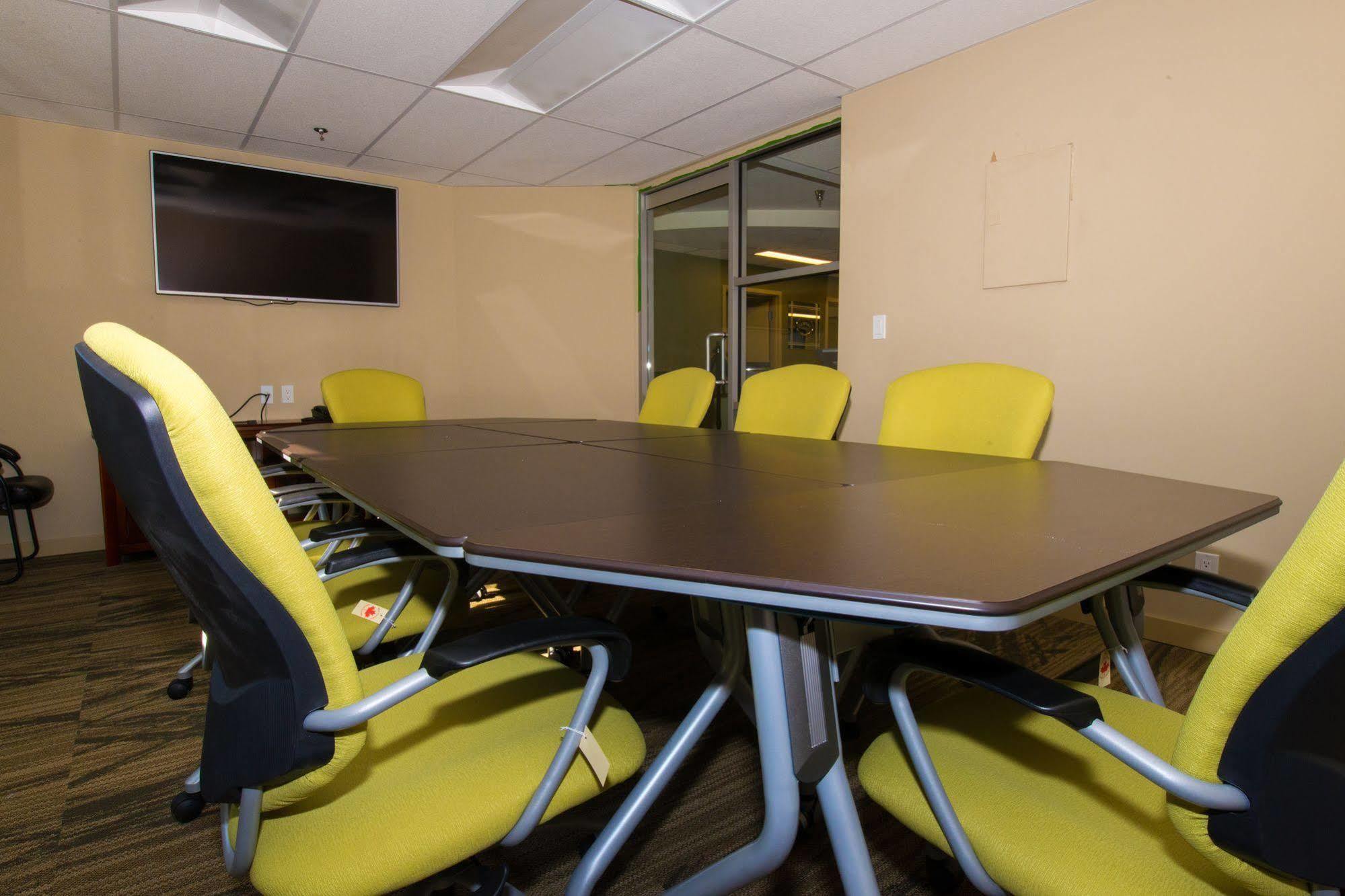 Capital Suites Yellowknife Bagian luar foto