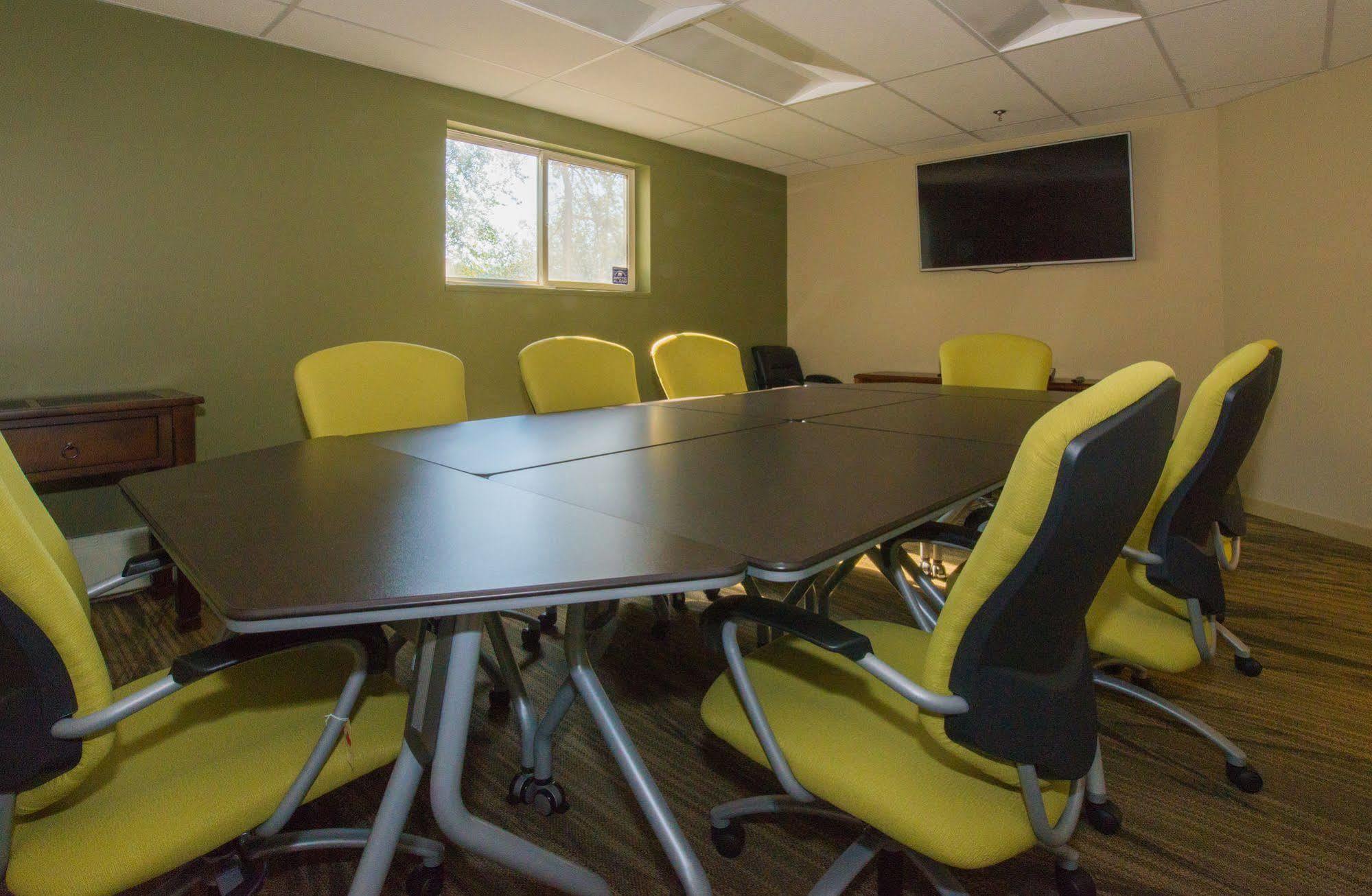 Capital Suites Yellowknife Bagian luar foto