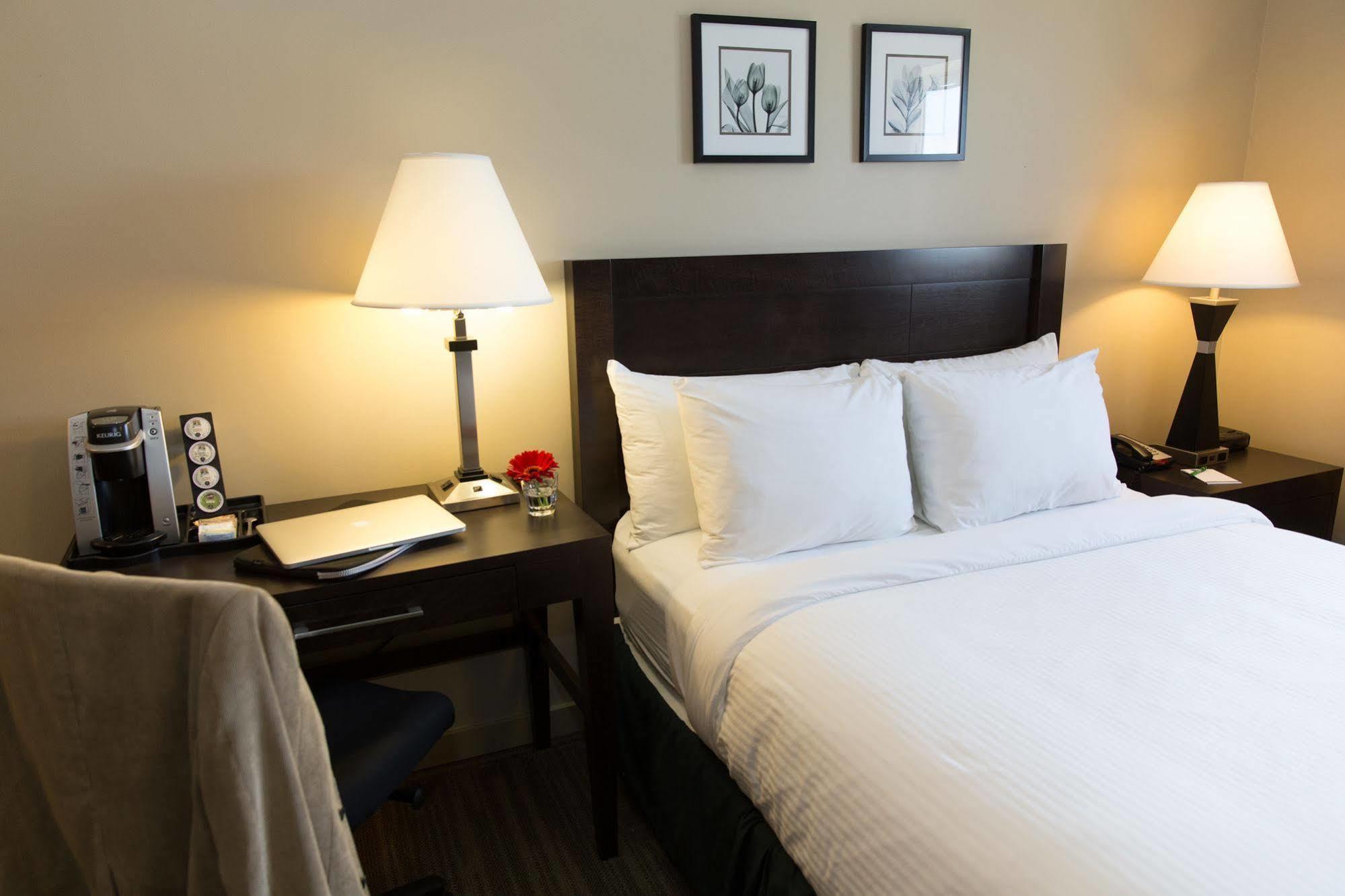 Capital Suites Yellowknife Bagian luar foto